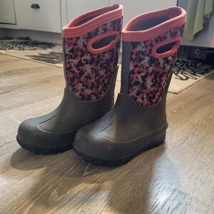 Bogs Kids Red and Black Camo Rain Boots